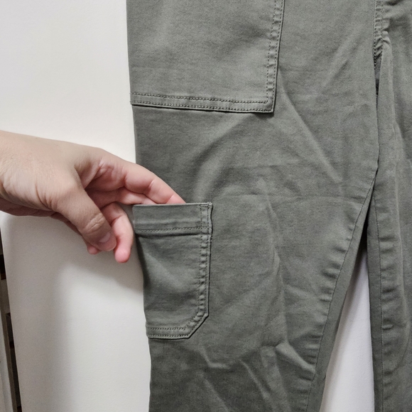 Women's Maurices Army Green Cargo Weekender Pants. Size Small. NWT. - Picture 3 of 10